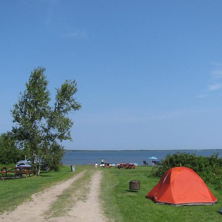Complexe D'Hebergement La Maison Touristique Dugas Caraquet Eksteriør billede