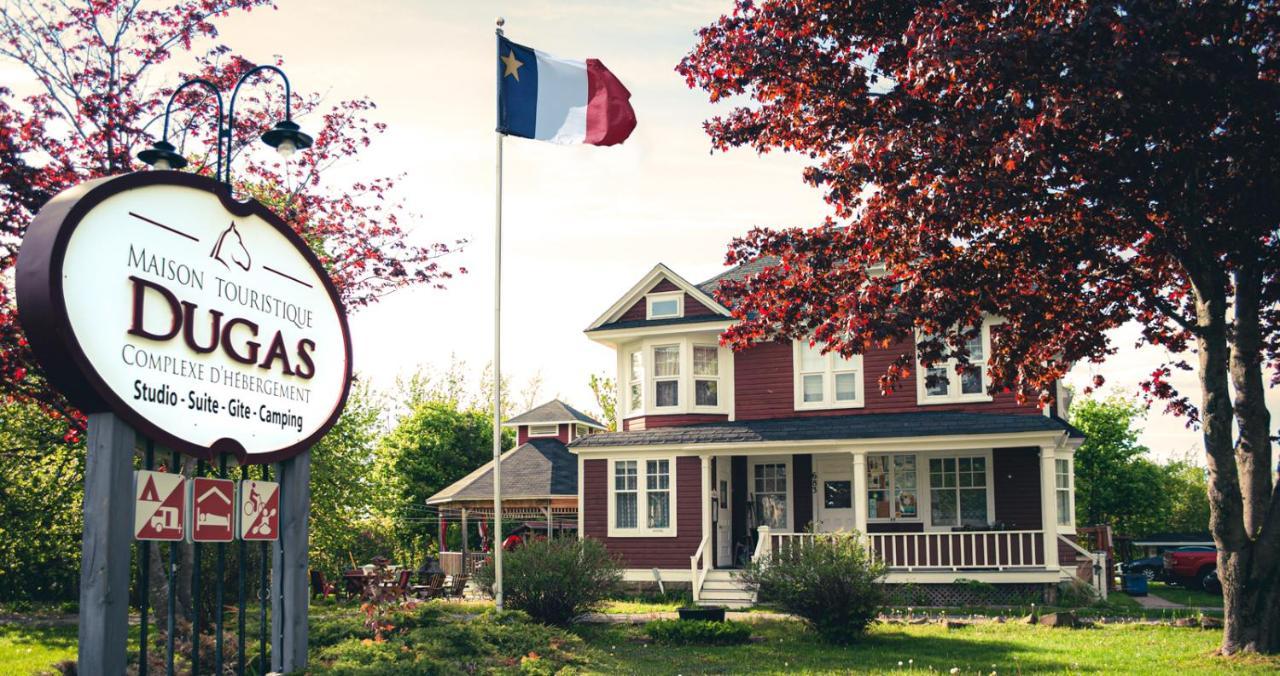 Complexe D'Hebergement La Maison Touristique Dugas Caraquet Eksteriør billede