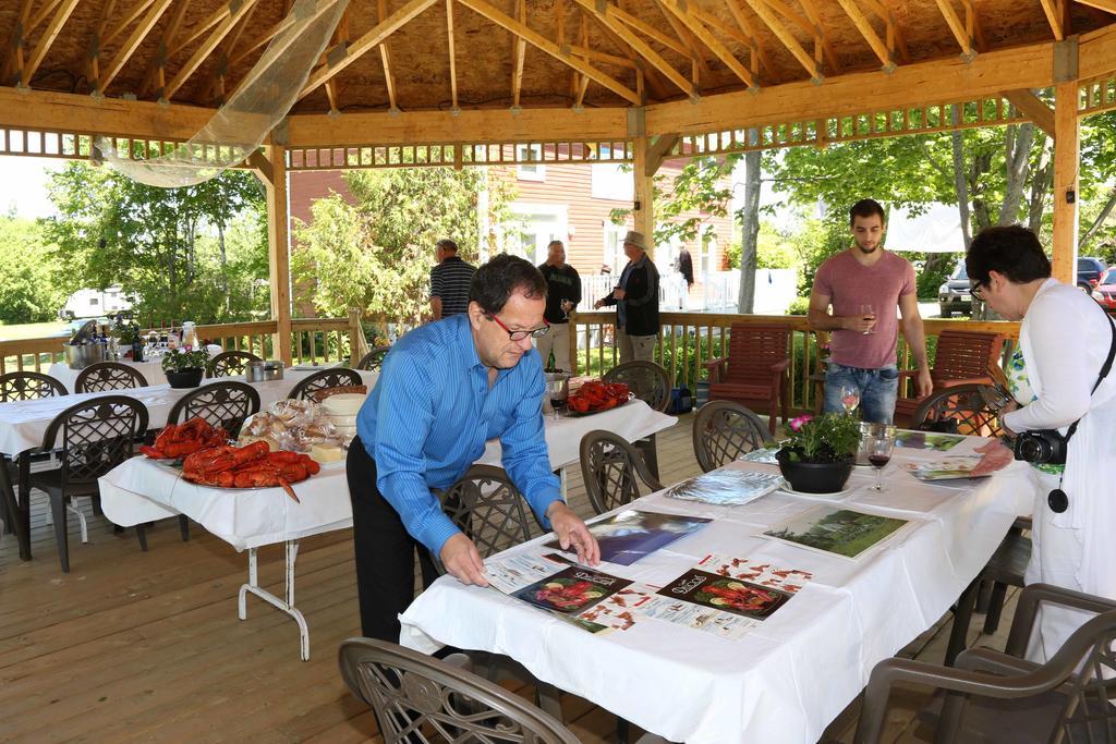 Complexe D'Hebergement La Maison Touristique Dugas Caraquet Eksteriør billede