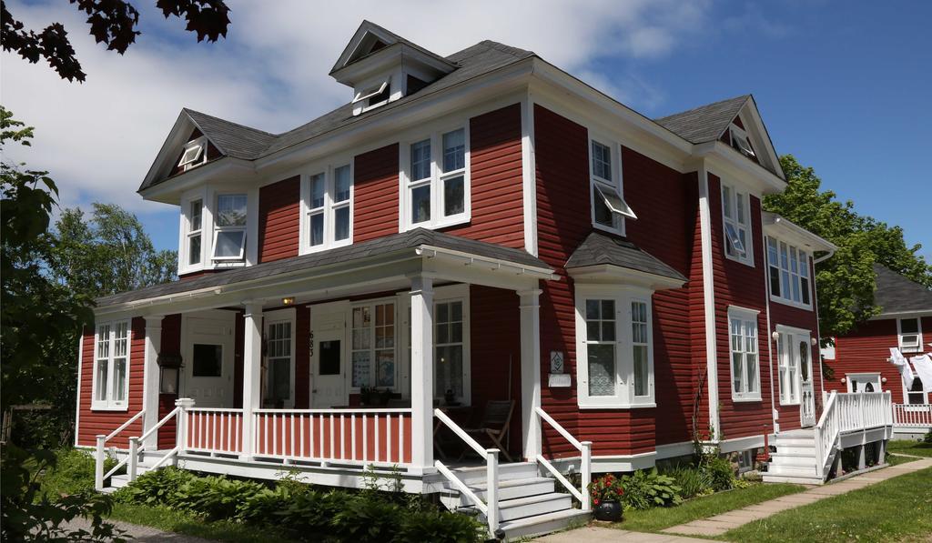 Complexe D'Hebergement La Maison Touristique Dugas Caraquet Eksteriør billede